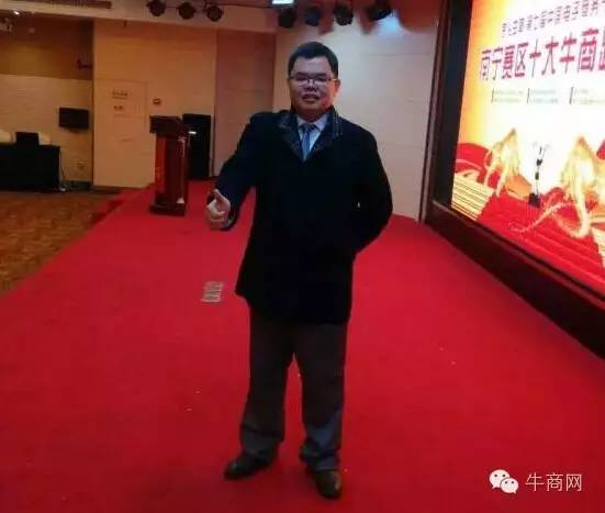 一個好的網站可以值多少錢? 億米商務鄧總告訴我有人出價50萬收購他們的營銷型網站(www.yimisw.com)。不過鄧總斷然回絕:“這個網站價值肯定超過50萬,上線后我們接單1300多萬,即使有人出更高的價格我也不會賣。” 同樣是企業官網,為什么有的網站無人問津,有的網站的附加價值卻大大的超過網站本身呢?來看鄧總從網站被掛馬到現在價值超50萬的經歷,會對你會有啟發: 網站被掛木馬損失幾千萬 億米商務主要從事建筑企業資質代辦。而鄧總是學電子商務專業出生,2008年就開始在網上找生意。他不僅在58同城、各種論壇上發帖子;同時花了10幾萬建了多個網站,走在行業前列,不論是新網站還是改版網站都會引起同行模仿。 億米商務鄧總 2014年上半年,億米商務迎來業務高峰期,接單效果最好的網站每天都有大量詢盤,網上每月接單200萬。當鄧總準備大干一場時,意外發生了:因為億米商務主推的網站是模板網站,使用的是開源系統,安全系數比較低,所以容易被植入木馬、病毒等。鄧總在網站被植入木馬后,找空間服務商,對方稱解決不了;找建站公司,建站公司推脫,也無法去掉木馬,億米商務網站只能被迫關停。1年下來,億米商務損失幾千萬。 雪上加霜的是2015年1月,國家住建部實施新規:暫停受理建筑企業資質申請。億米商務業績直線下滑。 重新出發,建站公司資質是關鍵 在低谷期,鄧總遇到牛商網網絡營銷專家羅獻能老師。羅獻能老師幫鄧總重新梳理網絡營銷思路,明確方向和落地方法,鄧總重燃希望。 鄧總自己是做資質代辦的,有了前車之鑒,這次必須擦亮眼睛找有實力、有資質的建站公司。同時了解到牛商網的網站是自主研發、網站是采用封閉性的系統,安全性更高后,鄧總才正式和牛商網簽了建網站合同。網站被掛木馬導致幾千萬的損失教訓太深刻,鄧總感嘆“真的傷不起了”。 牛商網實力、資質 建筑企業資質代辦是億米商務核心業務,鄧總希望打造成“爆款”,所以牛商網在策劃設計時重點突出,并篩選了“總承包資質代辦、南寧企業資質代辦、南寧代辦建筑資質”等關鍵詞,并合理布局到網站,讓億米商務網站獲得好的優化效果,搜索引擎自然排名更靠前。 價值50萬的不是網站,而是系統轉化力 2015年8月上線,億米商務營銷型網站(www.yimisw.com)上線,當月就接單40多萬。 億米商務營銷型網站首頁首屏 億米商務網上重新崛起引起了關注,出現了前文有人花50萬購買網站的一幕。雖然網站是牛商網建的,老牛也得說,其實并不是建設一個這樣的網站需要50萬,而是這個網站創造的價值遠遠大于50萬。也得益于億米商務的網絡營銷系統的轉化能力。 早前因為不懂管理網銷團隊,不知怎么考核,鄧總也吃了虧。招了個人負責網站運營和付費推廣,而那個員工整天敲打鍵盤,看似忙碌卻沒做出效果,修改網站上簡單的東西半個月都沒有做好。 所以建站的同時鄧總也不斷的參加牛商網系列免費培訓,學習網絡營銷技巧及團隊管理能力。網站流量承接能力強,加上網銷團隊技能升級,10月,國家住建部重新受理建筑企業資質申請,億米商務網上業績滿血復活,2015年10月——2016年5月,接單1300多萬… “億米商務營銷型網站(www.yimisw.com)上線后,公司業務變化很大,總結起來是‘兩多一少’。兩多:客戶詢盤多了,我們的成交率高,90%的客戶來自網上;上下游的企業找我們合作的多了,像工商注冊等代辦公司。一少:成本減少了,以前客戶簽約至少要來公司3-4次,現在來1次就搞定了,節省了時間精力,每月的茶葉費都省了3000多塊。“鄧總分享到。 從鄧總的經歷可以知道,一個網站的價值并不在于程序多么先進,設計多么精美;而在于網站的流量承接能力。 深圳市牛商網絡股份有限公司(簡稱牛商網)2008年成立于深圳,以“幫助中小企業成長,創造更多社會就業”為使命,8年來堅持“成就客戶”的初心,幫助了6800家企業轉型互聯網,實現網上盈利。 牛商網不僅是營銷型網站的始創者、標準制定者和行業領導者,還是網絡營銷綜合服務商,以提供營銷型PC網站建設、營銷型手機網站建設、網站代運營、移動營銷服務為主,也是業內唯一擁有22項軟件著作權的國家雙軟認證、國家高新技術企業和新三板掛牌(2014年6月)企業,股票代碼830770。 一個好的網站可以值多少錢? 億米商務鄧總告訴我有人出價50萬收購他們的營銷型網站(www.yimisw.com)。不過鄧總斷然回絕:“這個網站價值肯定超過50萬,上線后我們接單1300多萬,即使有人出更高的價格我也不會賣。” 同樣是企業官網,為什么有的網站無人問津,有的網站的附加價值卻大大的超過網站本身呢?來看鄧總從網站被掛馬到現在價值超50萬的經歷,會對你會有啟發: 網站被掛木馬損失幾千萬 億米商務主要從事建筑企業資質代辦。而鄧總是學電子商務專業出生,2008年就開始在網上找生意。他不僅在58同城、各種論壇上發帖子;同時花了10幾萬建了多個網站,走在行業前列,不論是新網站還是改版網站都會引起同行模仿。 億米商務鄧總 2014年上半年,億米商務迎來業務高峰期,接單效果最好的網站每天都有大量詢盤,網上每月接單200萬。當鄧總準備大干一場時,意外發生了:因為億米商務主推的網站是模板網站,使用的是開源系統,安全系數比較低,所以容易被植入木馬、病毒等。鄧總在網站被植入木馬后,找空間服務商,對方稱解決不了;找建站公司,建站公司推脫,也無法去掉木馬,億米商務網站只能被迫關停。1年下來,億米商務損失幾千萬。 雪上加霜的是2015年1月,國家住建部實施新規:暫停受理建筑企業資質申請。億米商務業績直線下滑。 重新出發,建站公司資質是關鍵 在低谷期,鄧總遇到牛商網網絡營銷專家羅獻能老師。羅獻能老師幫鄧總重新梳理網絡營銷思路,明確方向和落地方法,鄧總重燃希望。 鄧總自己是做資質代辦的,有了前車之鑒,這次必須擦亮眼睛找有實力、有資質的建站公司。同時了解到牛商網的網站是自主研發、網站是采用封閉性的系統,安全性更高后,鄧總才正式和牛商網簽了建網站合同。網站被掛木馬導致幾千萬的損失教訓太深刻,鄧總感嘆“真的傷不起了”。 牛商網實力、資質 建筑企業資質代辦是億米商務核心業務,鄧總希望打造成“爆款”,所以牛商網在策劃設計時重點突出,并篩選了“總承包資質代辦、南寧企業資質代辦、南寧代辦建筑資質”等關鍵詞,并合理布局到網站,讓億米商務網站獲得好的優化效果,搜索引擎自然排名更靠前。 價值50萬的不是網站,而是系統轉化力 2015年8月上線,億米商務營銷型網站(www.yimisw.com)上線,當月就接單40多萬。 億米商務營銷型網站首頁首屏 億米商務網上重新崛起引起了關注,出現了前文有人花50萬購買網站的一幕。雖然網站是牛商網建的,老牛也得說,其實并不是建設一個這樣的網站需要50萬,而是這個網站創造的價值遠遠大于50萬。也得益于億米商務的網絡營銷系統的轉化能力。 早前因為不懂管理網銷團隊,不知怎么考核,鄧總也吃了虧。招了個人負責網站運營和付費推廣,而那個員工整天敲打鍵盤,看似忙碌卻沒做出效果,修改網站上簡單的東西半個月都沒有做好。 所以建站的同時鄧總也不斷的參加牛商網系列免費培訓,學習網絡營銷技巧及團隊管理能力。網站流量承接能力強,加上網銷團隊技能升級,10月,國家住建部重新受理建筑企業資質申請,億米商務網上業績滿血復活,2015年10月——2016年5月,接單1300多萬… “億米商務營銷型網站(www.yimisw.com)上線后,公司業務變化很大,總結起來是‘兩多一少’。兩多:客戶詢盤多了,我們的成交率高,90%的客戶來自網上;上下游的企業找我們合作的多了,像工商注冊等代辦公司。一少:成本減少了,以前客戶簽約至少要來公司3-4次,現在來1次就搞定了,節省了時間精力,每月的茶葉費都省了3000多塊。“鄧總分享到。 從鄧總的經歷可以知道,一個網站的價值并不在于程序多么先進,設計多么精美;而在于網站的流量承接能力。 深圳市牛商網絡股份有限公司(簡稱牛商網)2008年成立于深圳,以“幫助中小企業成長,創造更多社會就業”為使命,8年來堅持“成就客戶”的初心,幫助了6800家企業轉型互聯網,實現網上盈利。 牛商網不僅是營銷型網站的始創者、標準制定者和行業領導者,還是網絡營銷綜合服務商,以提供營銷型PC網站建設、營銷型手機網站建設、網站代運營、移動營銷服務為主,也是業內唯一擁有22項軟件著作權的國家雙軟認證、國家高新技術企業和新三板掛牌(2014年6月)企業,股票代碼830770。